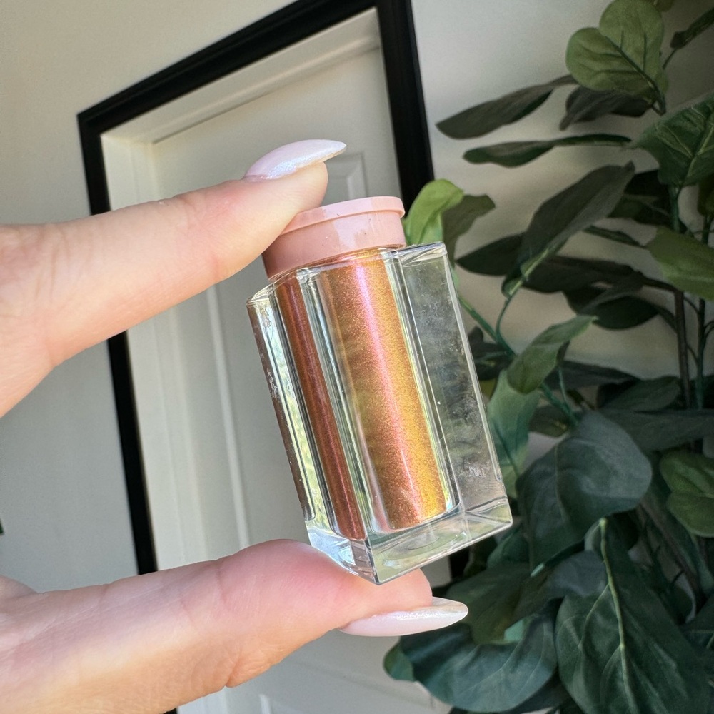 KKW Rollie Pigment Powder